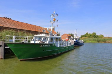 14 Ağustos 2022 - Karnin, Almanya 'da Kullanım Alanı: Baltık Denizi yakınlarındaki Küçük Gümrük Gemisi