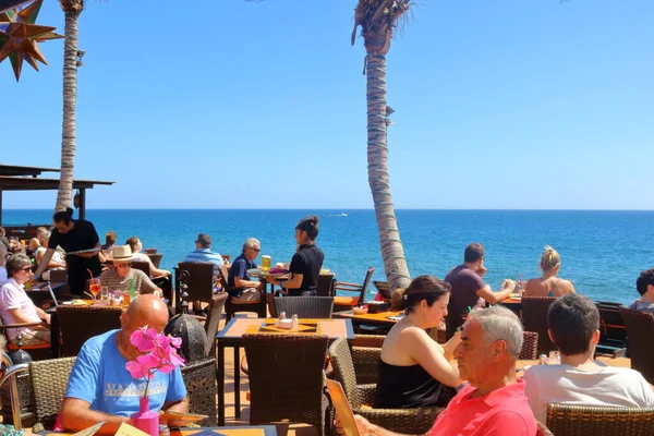 Marzo 2018 Lanzarote Islas Canarias España Gente Disfruta Playa — Foto de Stock