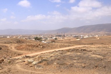 Umman 'daki Salalah yakınlarındaki Zufar valiliğindeki Taqah kıyı kasabasına bakın.