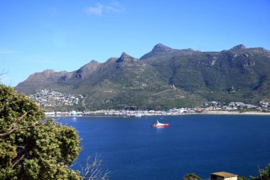 Cape Town Chapman 'ın Hout Körfezi' ndeki zirvesinin havadan görüntüsü.