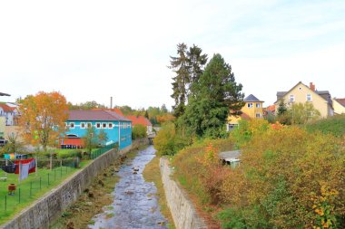 23 Ekim 2022 - Almanya 'da Dippoldiswalde: Küçük bir Doğu Alman kasabasının sevimli bir şekilde yenilenmiş eski kasabası