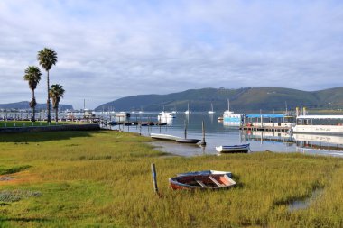 27 Eylül 2022 - Güney Afrika 'da Knysna Bahçe Yolu' nda Knysna Limanı