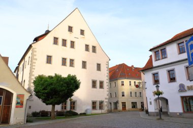 23 Ekim 2022 - Almanya 'da Dippoldiswalde: Küçük bir Doğu Alman kasabasının sevimli bir şekilde yenilenmiş eski kasabası