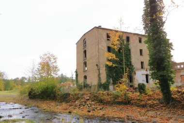 23 Ekim 2022 - Almanya 'da Dippoldiswalde: Eski ve çürük sanayi binaları