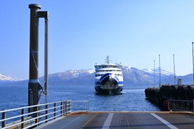 30 Mayıs 2022 - Lodingen, Lofoten, Norveç: Norveç deniz feribotu Nordland, Lodingen yakınlarında, yolcu gemisi
