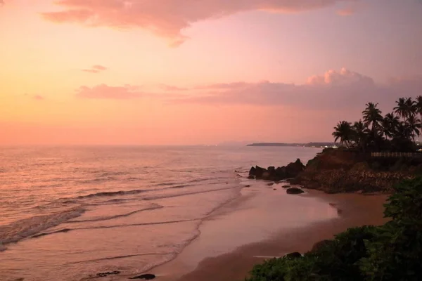 Декабря 2022 Каннур Штат Керала Индии Люди Наслаждаются Пляжем Вечером — стоковое фото