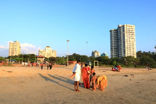 Грудня 2022 Каннур Керала Індії Люди Насолоджуються Пляжем Увечері — стокове фото