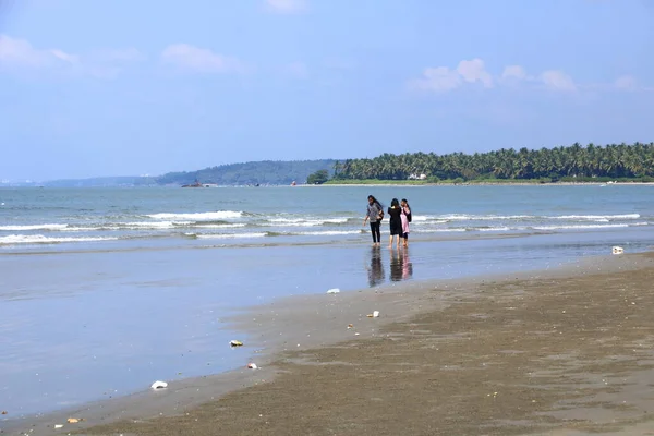 Desember 2022 Kannur Kerala India Orang Orang Menikmati Pantai Dharmadam — Stok Foto