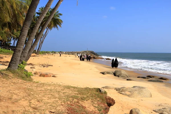 Грудня 2022 Каннур Керала Індії Люди Насолоджуються Пляжем Еттікулам — стокове фото