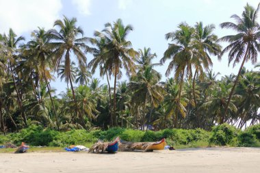 28 Aralık 2022 - Hindistan 'da Kannur, Kerala: Dharmadam sahilinde balıkçı tekneleri