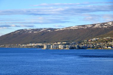 28 Mayıs 2022 - Norveç 'te Tromso: Şehirde modern konut ve iş binaları