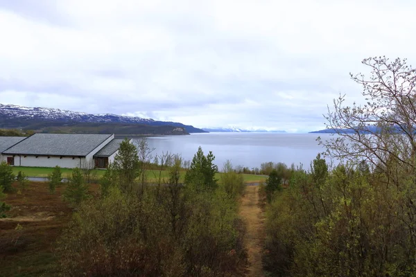 Пейзаж Вдоль Побережья Норвежском Городе Алта Красивыми Горами Фоне Моря — стоковое фото