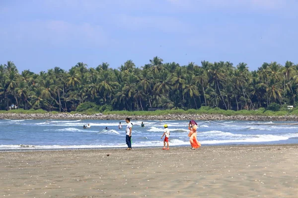 December 2022 Kannur Kerala India People Enjoy Dharmadam Beach — Stock Photo, Image