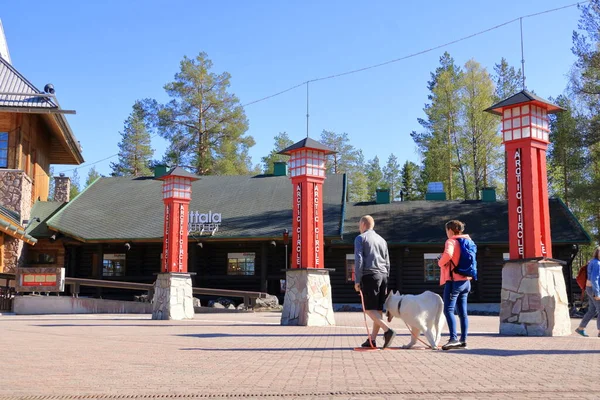 26 Mayıs 2022 - Finlandiya 'da Rovaniemi: Yazın Kutup Dairesi' nde Noel Baba tatil köyü