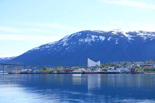 2022年5月28日 挪威特罗姆瑟 夏日阳光普照的北极大教堂 — 图库照片