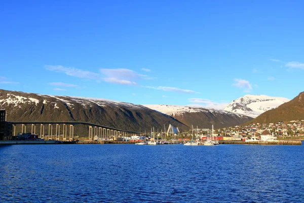 2022年5月28日 挪威特罗姆瑟 夏至特罗姆瑟大桥的景观 — 图库照片