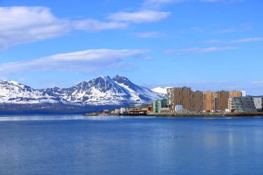 28 Mayıs 2022 - Norveç 'te Tromso: Şehirde modern konut ve iş binaları