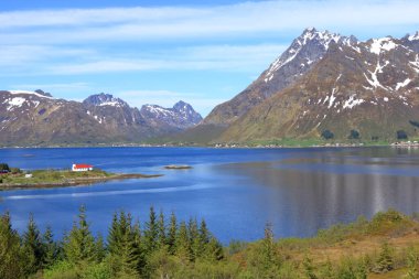 Austvagooya 'daki Sildpollnes Kilisesi Lofoten Adaları, Norveç