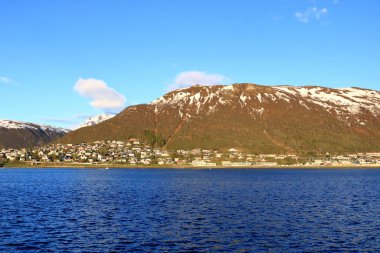 28 Mayıs 2022 - Norveç 'te Tromso: Şehirde modern konut ve iş binaları