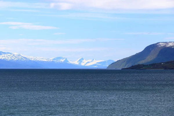 Widok Bjerkvik Norwegii Podczas Nordyckiego Letniego Dnia Kierunku Ofotfjord Narvik — Zdjęcie stockowe