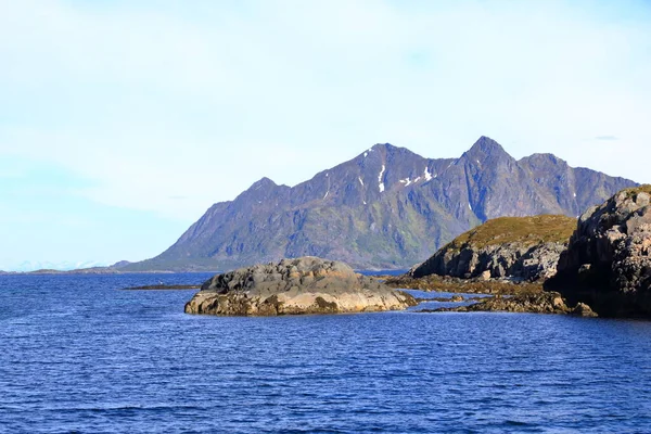 Góry Fiordy Wyspach Lofoten Norwegia Widok Łodzi — Zdjęcie stockowe
