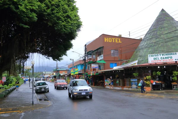 Marzo 2023 Fortuna Costa Rica Calle Principal Con Coches Tiendas —  Fotos de Stock
