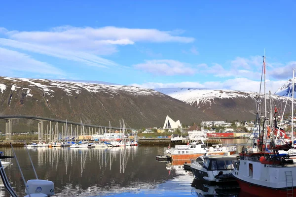 2022年5月28日 挪威特罗姆瑟 夏日阳光普照的北极大教堂 — 图库照片