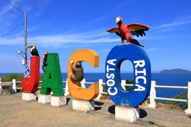 6 Mart 2023 - Kosta Rika 'dan Jaco: Orta Amerika' da Kosta Rika 'nın Pasifik kıyısında ünlü bir sahil kasabası olan Jaco' ya renkli bir tabela geldi