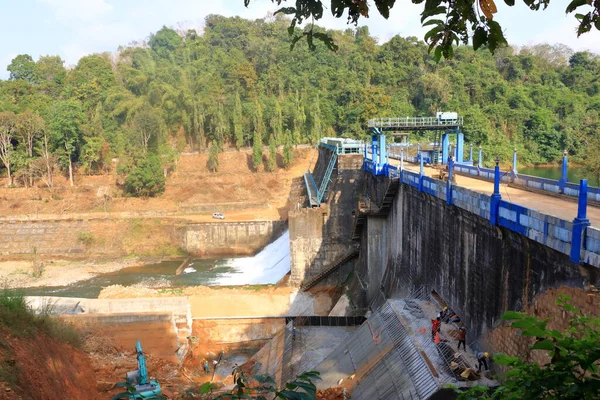 Construction Workers Maintenance Peruvannamuzhi Peruvannamoozhi Dam Kerala India Kuttyady Kuttiady — Stock Photo, Image