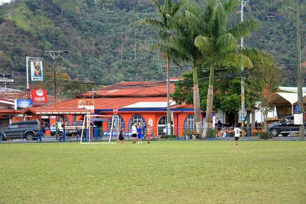 Marca 2023 Orosi Kostaryce Piłka Nożna Bawiąca Się Dziećmi Centrum — Zdjęcie stockowe