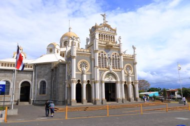 3 Mart 2023 - Kosta Rika 'da Kartaca: Basilica en Cartago desde el atardecer halkı ile etkileyici hava manzarası