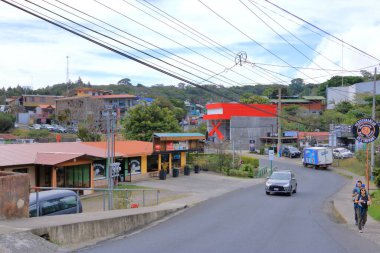 9 Mart 2023 - Santa Elena, Monteverde, Kosta Rika: şehir merkezi. Monteverde Ormanına yakın güzel küçük bir kasaba.