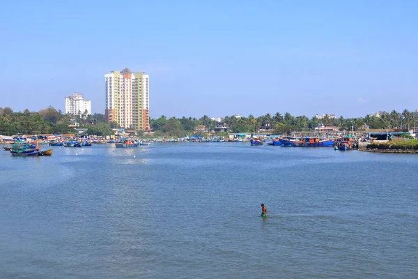 December 2022 Kannur Kerala India Vissershaven Met Kleurrijke Vissersboten Het — Stockfoto