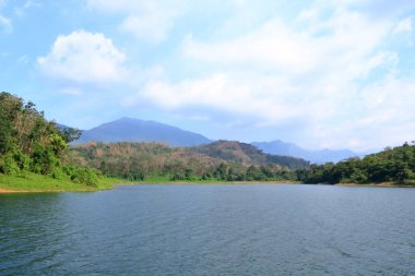 Peruvannamuzhi 'deki göl (peruvannamoozhi) barajı, Kuttyady (Kuttiady, Kuttyadi), Hindistan' daki Kerala