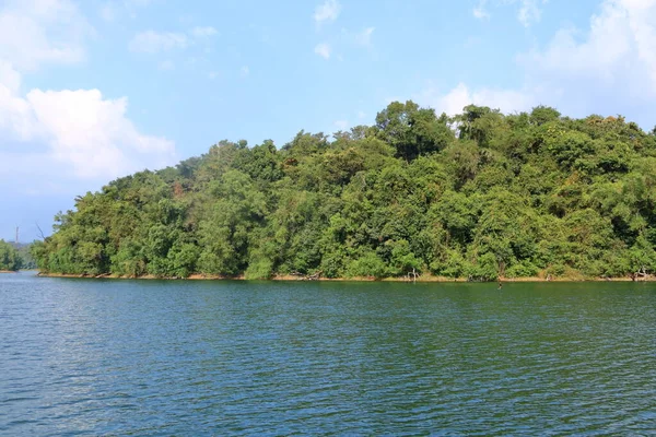 在湖前面的Peruvannamuzhi Peruvannamoozhi Kuttyady Kuttiady Kuttyadi Kerala在印度 — 图库照片