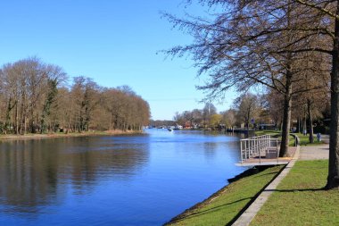 İlkbaharın başlarında Havel Nehri ve Caputh seti