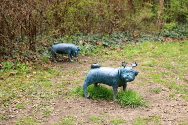 7 Nisan 2023 - Almanya 'da Brandenburg: Loriot anısına kentte ahşap pug heykeli