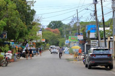 12 Mart 2023 - Kosta Rika 'da Nicoya, Guanacaste: Kosta Rika' da küçük bir köyde tipik bir sokak hayatı