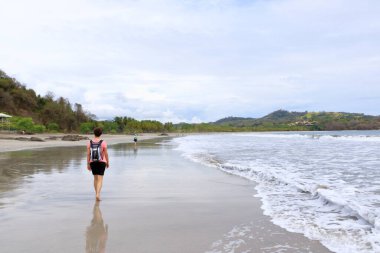 14 Mart 2023 - Kosta Rika 'da Puerto Corrilla, Guanacaste: Kosta Rika sahilinin tadını çıkaran insanlar