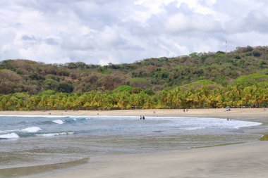 14 Mart 2023 - Kosta Rika 'da Puerto Corrilla, Guanacaste: Kosta Rika sahilinin tadını çıkaran insanlar