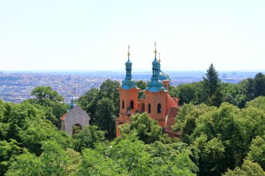 Prag Czech Cumhuriyeti 'nin yukarıdan güzel panoramik hava manzarası