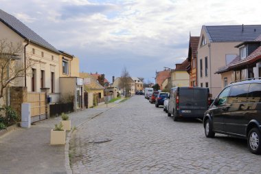 5 Nisan 2023 - Almanya 'da Caputh, Brandenburg: Küçük köyün sokak manzarası