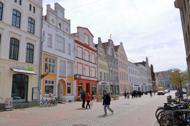 Mayıs 05 2023 - Almanya 'da Wismar, Mecklenburg-Vorpommern: Eski bir hanseatik kasabasında sokak yaşamı