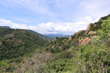 Sardunya 'daki Cardedu çevresindeki dağlık yürüyüş alanı.