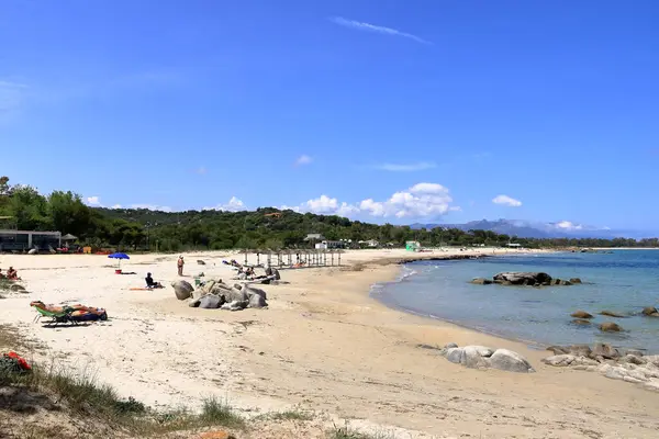 Мая 2023 Арбатакс Сардиния Италия Люди Пляже Хакуна Матата Белым — стоковое фото