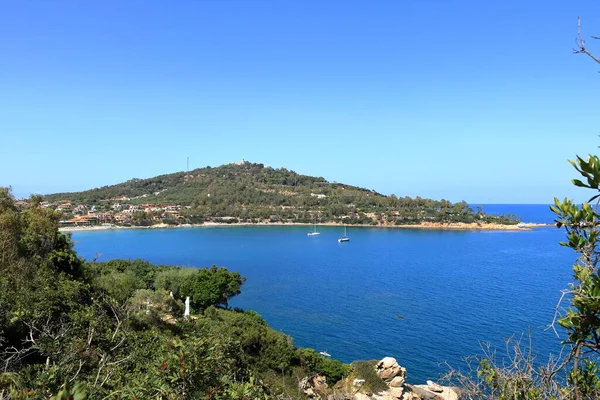 Výhled Věže San Gemiliano Skalnatém Pobřeží Modrém Moři Sardinie Itálie — Stock fotografie