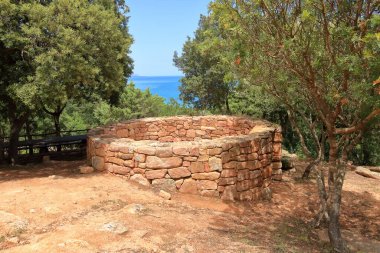 Sardunya 'daki Cardedu çevresindeki dağlık yürüyüş alanı.