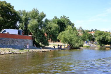 08 Temmuz 2023 - Çek Cumhuriyeti 'nde Prag: Vltava Nehri' nde tekneyle turizm şehri turu