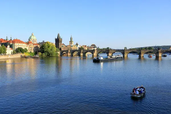 Julio 2023 Praga República Checa Hermoso Entorno Del Puente Carlos —  Fotos de Stock