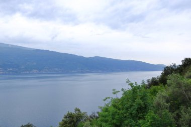 Riva 'daki Lago di Garda Bulutlu bir günde, Avrupa, İtalya